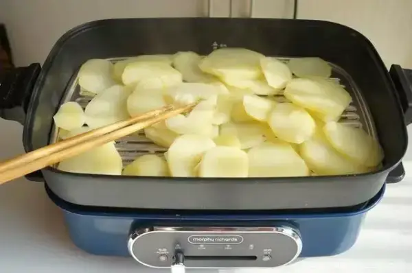教你土豆餅的做法，金黃焦脆百吃不膩！